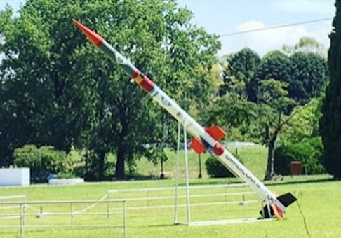Maqueta del proyecto del cohete "Gradicom III", exhibido en el predio de CITEDEF.